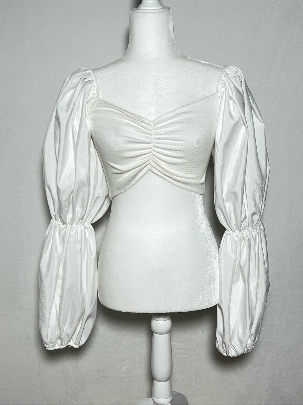 ZARA White Puff-Sleeve Ribbed Ruched Stretch Crop Top Blouse - size M